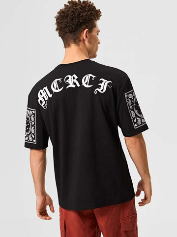 Men Letter Graphic Paisley Print Tee