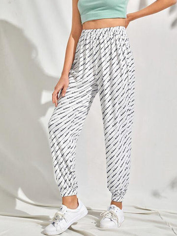 Allover Letter Graphic Crop Sweatpants - takostyle