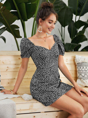 Ditsy Floral Sweetheart Neck Shirred Detail Dress - takostyle